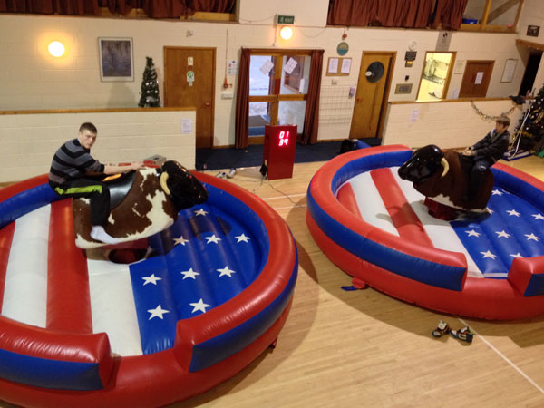 The Bucking Bronco Rodeo Bull Duel in action